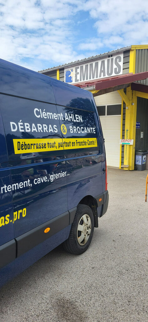 Dépôts de meubles encombrants à Emmaus